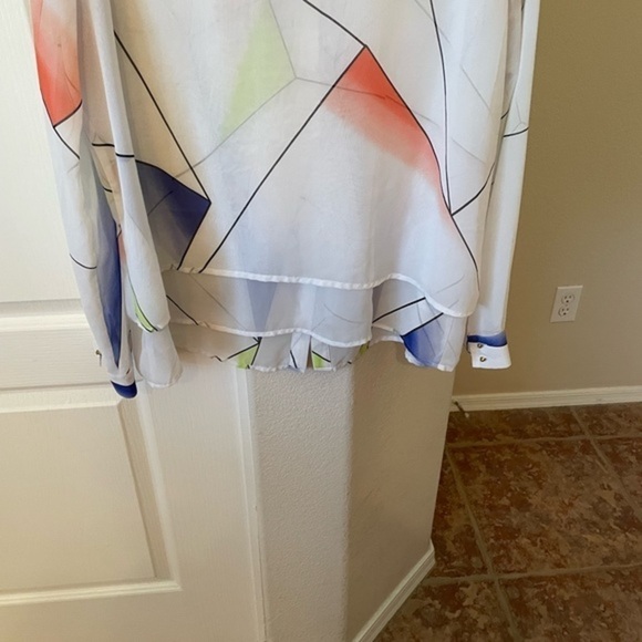 Abstract print button up blouse - Picture 4 of 5